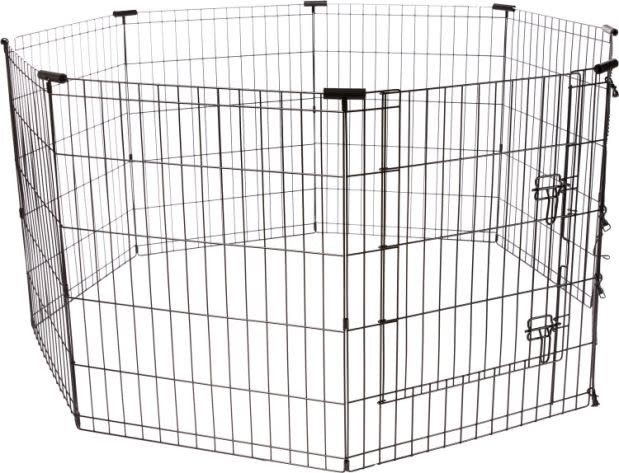 Enclos à exercices pour chiens “Frisco Dog Exercise Pen with Step-Through Door”. (Photo: Chewy)