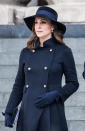 <p>Kate Middleton asistió junto al príncipe William a un servicio religioso en la Catedral de San Pablo, en Londres, y allí lució muy guapa en una gabardina azul de seis botones, con la que presumió de su quinto mes de embarazo/Getty Images </p>