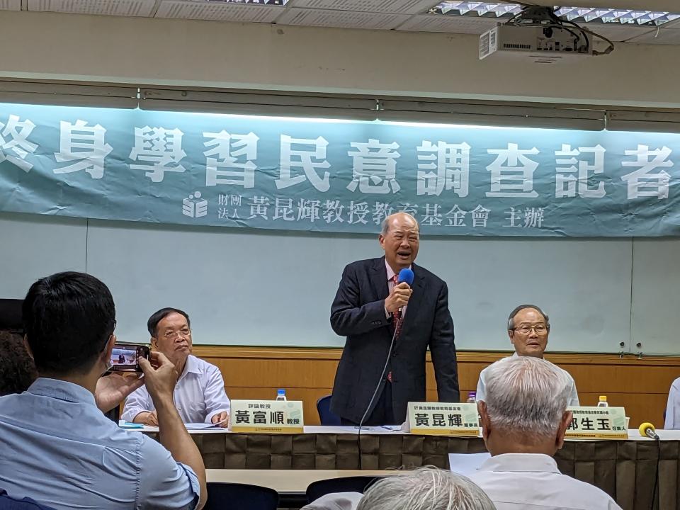 黃昆輝教授表示，政府推展終身教育不僅是教育部的業務，也涉及其他不同部會的業務