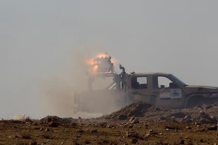 Iraqi army personnel fire toward Islamic State militants, north of Mosul, Iraq, December 29, 2016. REUTERS/Khalid al Mousily