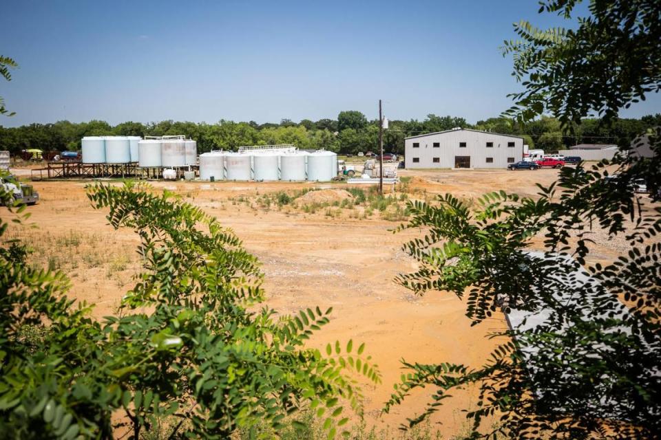 The property where a concrete batch plant application was submitted to the TCEQ in a neighborhood along Gibson Cemetery Road in Mansfield.