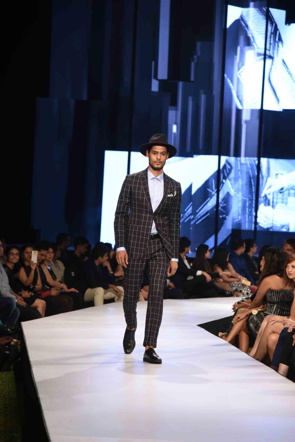 Bollywood meets fashion at 'Van Heusen and GQ Fashion Nights 2016' finale