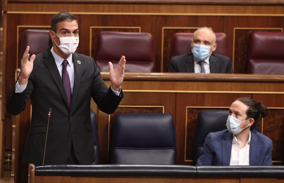 El presidente del Gobierno, Pedro Sánchez, y el vicepresidente segundo, Pablo Iglesias, en el Congreso de los Diputados. (Foto: E. Parra / POOL / Europa Press / Getty Images).
