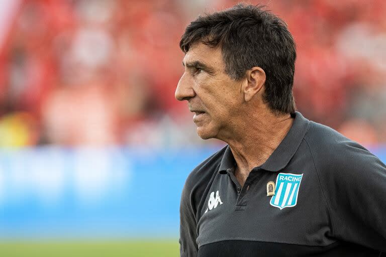 El DT Gustavo Costas se encuentra en el medio de los tironeos de Racing entre gustos y resultados