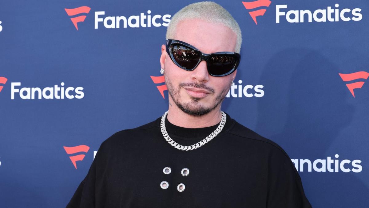 J Balvin Signs With Roc Nation for Management – Billboard
