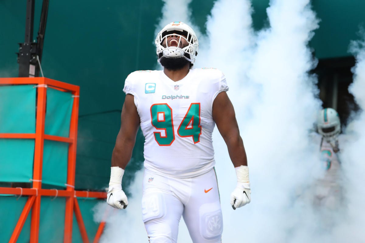 Christian Wilkins ejected from Dolphins-Bills game