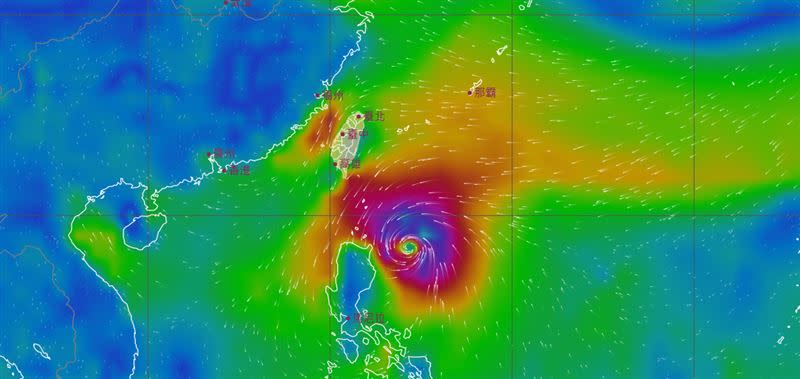 明日、週五因颱風外圍的抬升作用，東半部有明顯降雨，桃園以南山區午後也會有局部降雨。（圖／翻攝自中央氣象局）