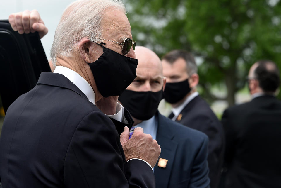 Joe Biden wore a black face mask while paying respects to fallen service members on Memorial Day in New Castle, Delaware, on May 25. (Photo: OLIVIER DOULIERY via Getty Images)