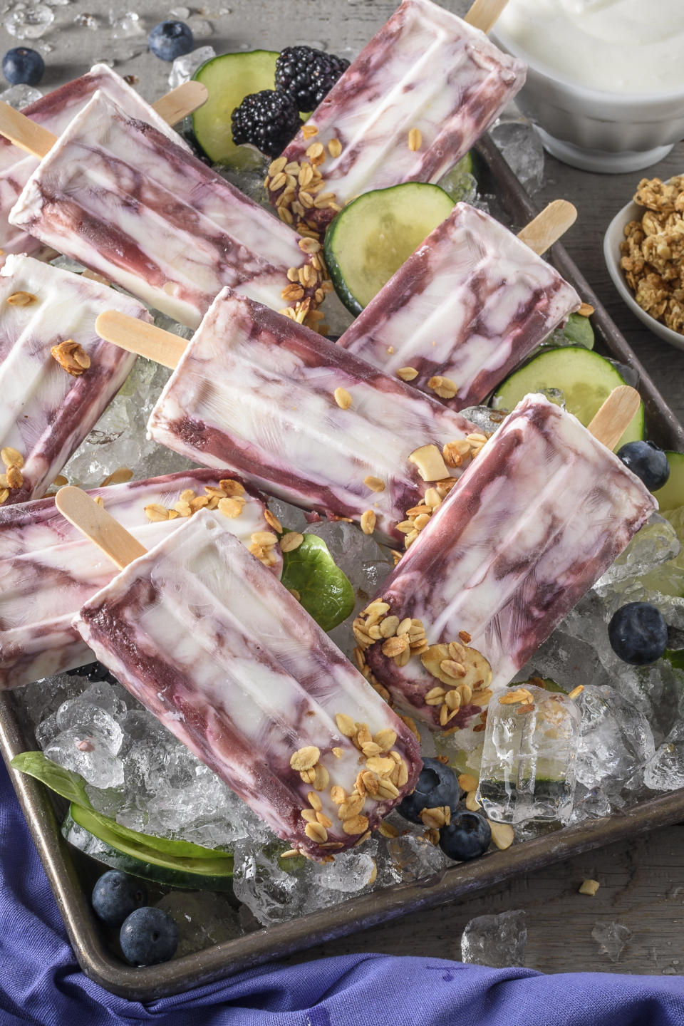 These breakfast popsicles are delicious, and perfect for summer!