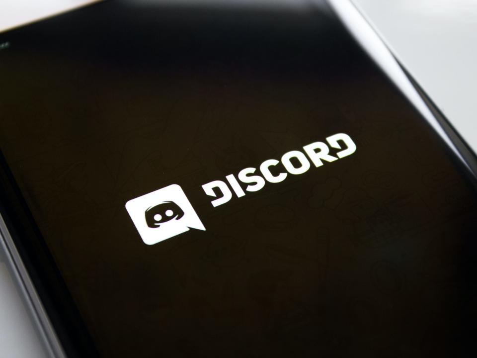 Discord app logo android phone