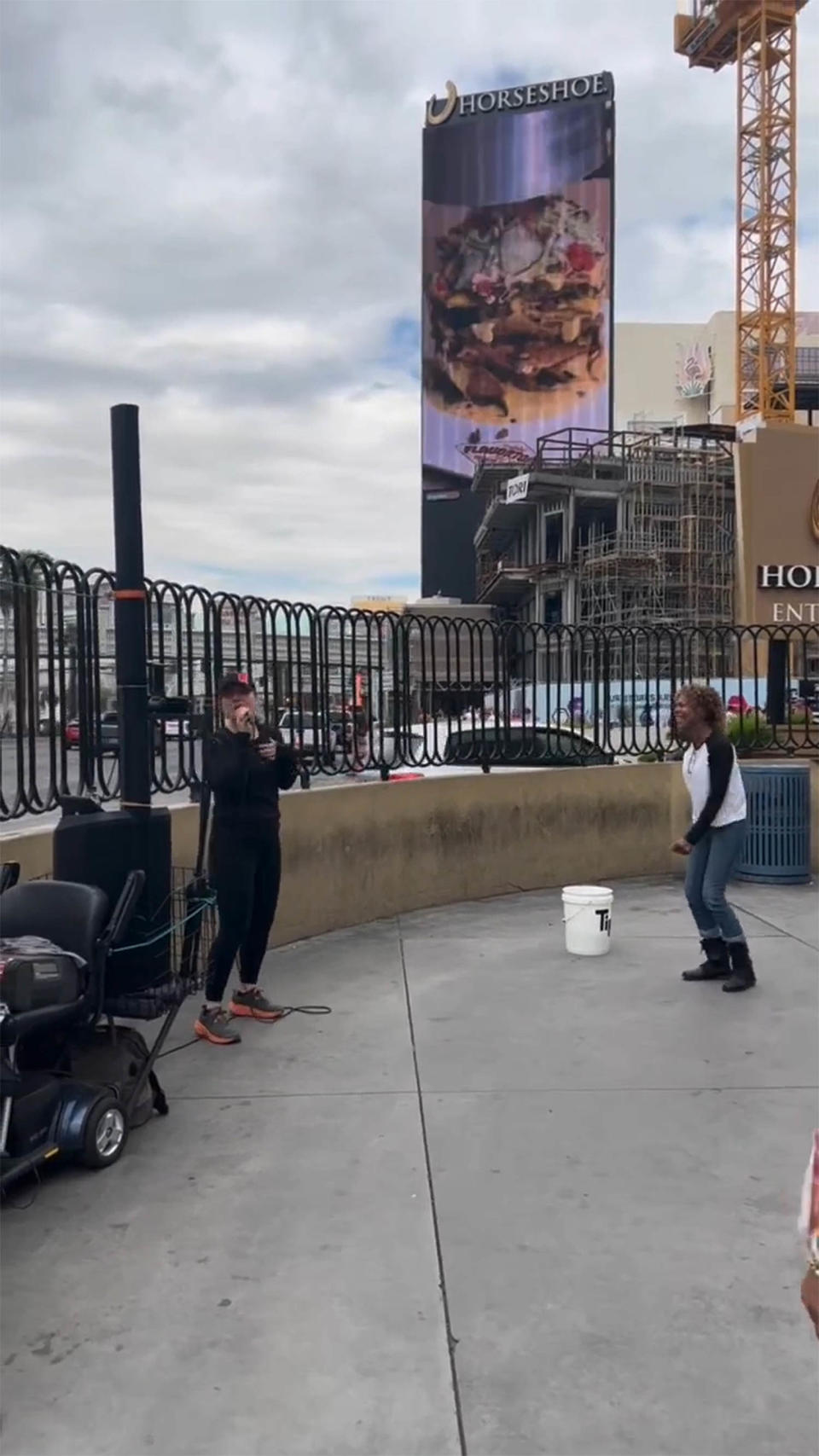Kelly Clarkson gives an impromptu performance on the streets of Las Vegas, joining a street performer jamming out to Tina Turner! (Instagram)