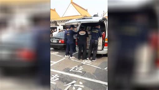 檢警前往驗屍。（圖／翻攝畫面）