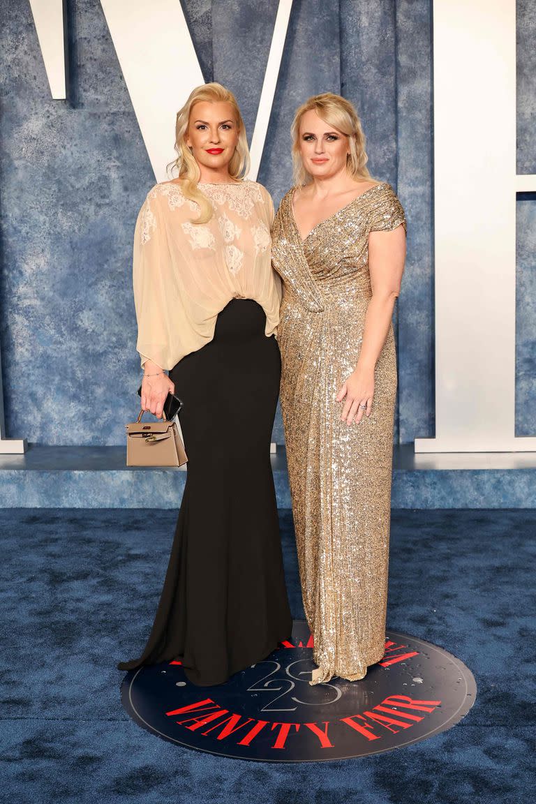 Rebel Wilson y Ramona Agruma: transparencias y brillos para la fiesta