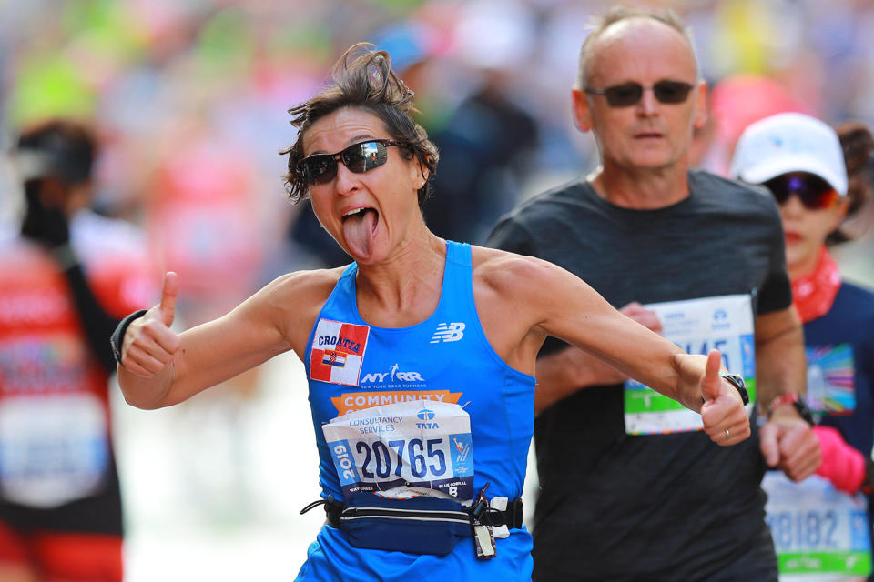 A runner gives two thumbs up during the 2019 New York City Marathon. (Photo: Gordon Donovan/Yahoo News)