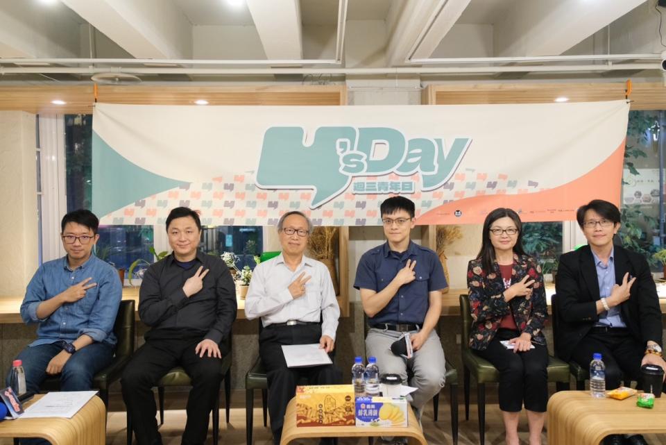 Y’s Day「週三青年日」活動，3日以「清明時節想起誰？尋找台灣民族的先驅者」為題，與青年對談如何看待以及面對台灣自己的歷史。圖左起吳亮衡、藍弋丰、李筱峰、陳方隅、連楨惠、董思齊。（台灣智庫提供）