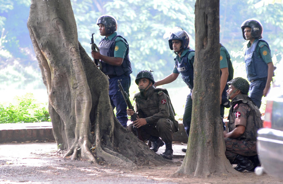 Attackers take hostages at Dhaka restaurant