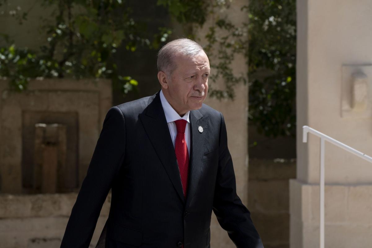 Turkey's Erdogan and Syria's Assad signal desire to restore ties