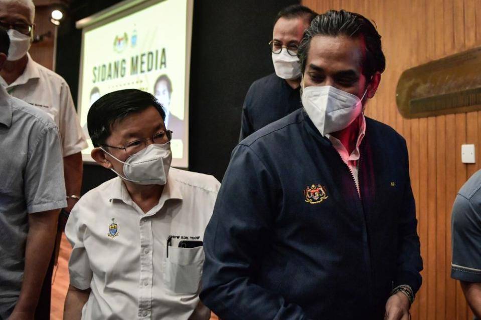 Health Minister Khairy Jamaluddin (right) is seen with Penang Chief Minister Chow Kon Yeow at Komtar, George Town September 11, 2021. — Bernama pic