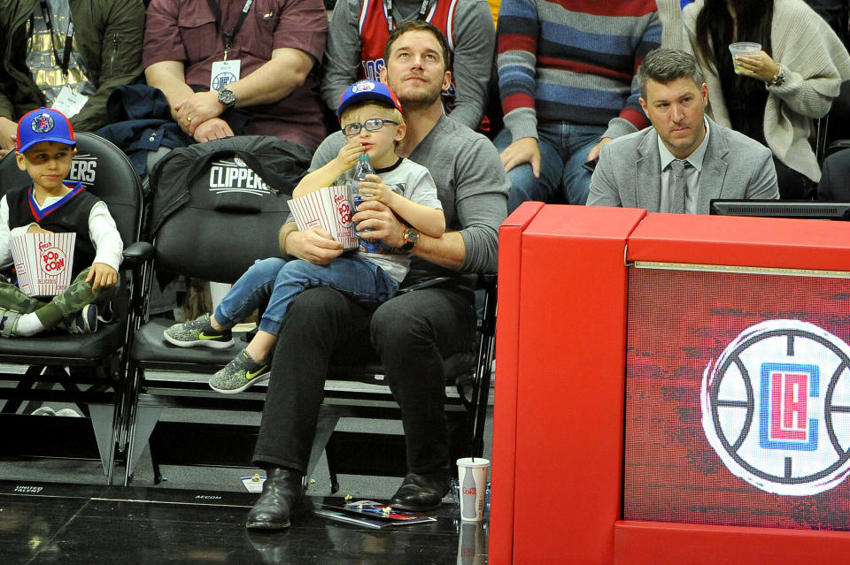 Jack and Chris Pratt at a game eating popcorn