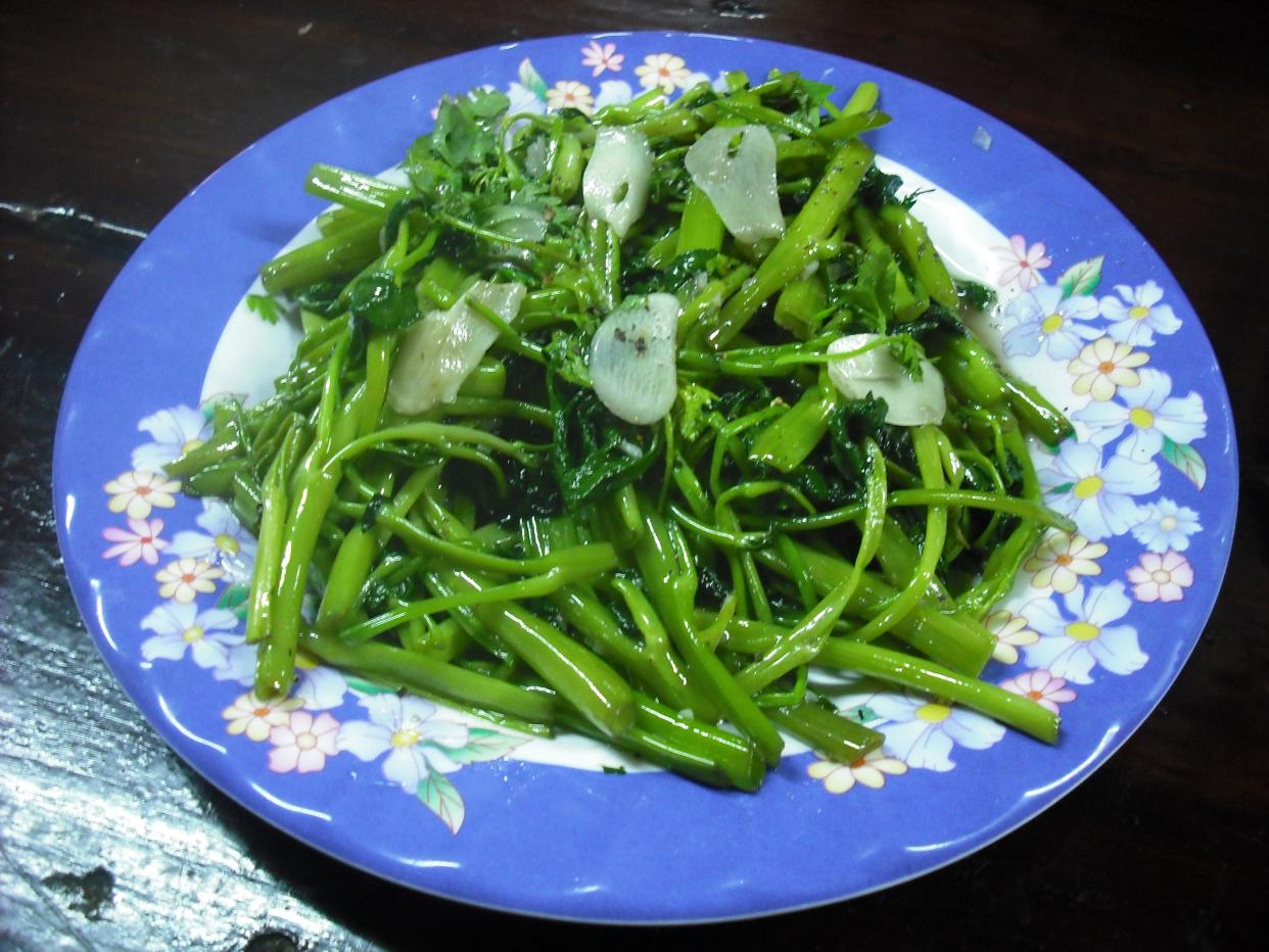 vietnamese rau muong water spinach morning glory