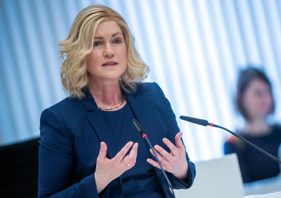 Manuela Schwesig (SPD), die Ministerpräsidentin von Mecklenburg-Vorpommern, sagt im "Bericht aus Berlin", dass jetzt besonders Kinder "weiter im Blick bleiben". Sie fordert deshalb eine bundesweite Strategie gegen häusliche Gewalt. Foto: Jens Büttner/dpa-Zentralbild/dpa +++ dpa-Bildfunk +++