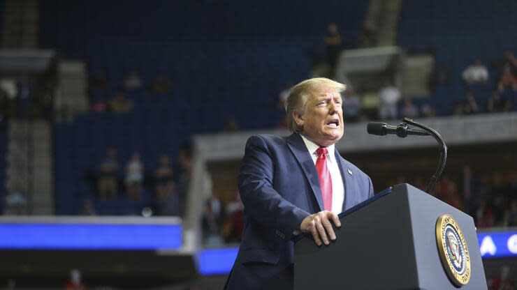 In der Arena, in der der US-Präsident seine erste Wahlkampfveranstaltung abhielt, blieben viele Plätze unbesetzt. Foto: dpa