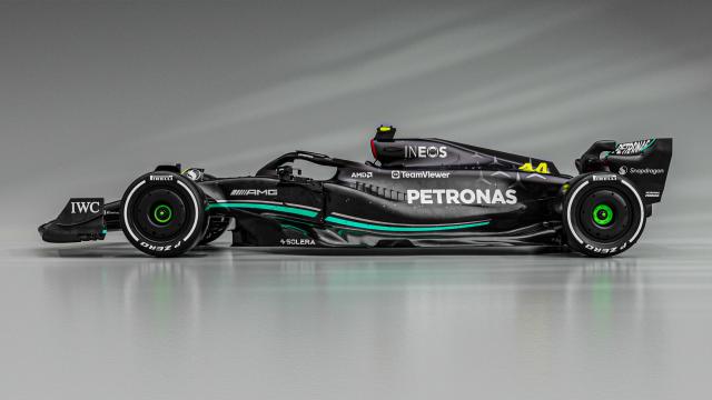 Mercedes go back to black for the new Formula One season - Yahoo Sports
