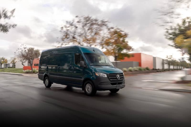 Mercedes has updated its eSprinter and equipped it with an improved electric drive and larger batteries. Mercedes-Benz AG/dpa