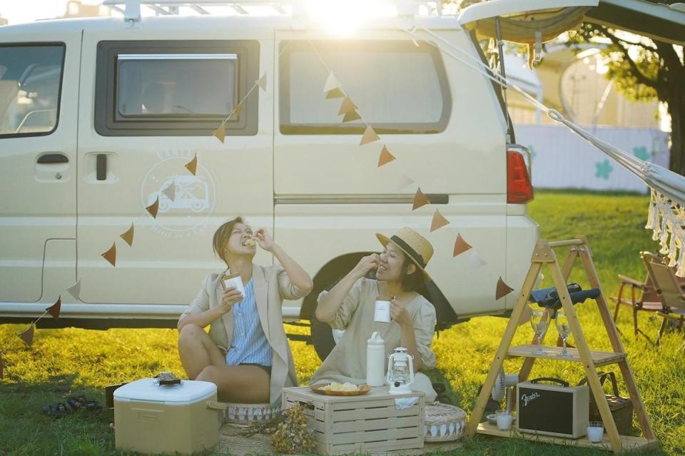 VANTEL露營車首次推出情人節專屬活動，可以開著VANTEL享受一日露營輕旅行。（君品酒店提供）