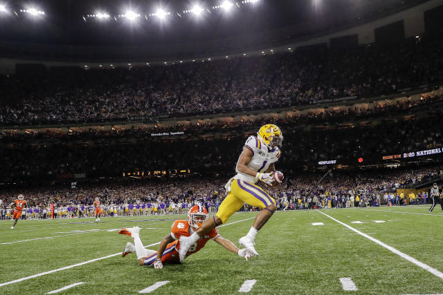 Joe Burrow wears Ja'Marr Chase's LSU championship jersey at Superdome