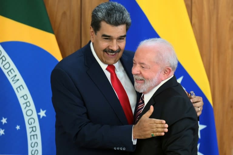 Lula acoge cumbre de líderes sudamericanos en Brasil