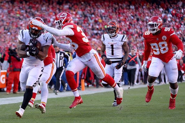 Cincinnati Bengals running back Samaje Perine (34) carries the