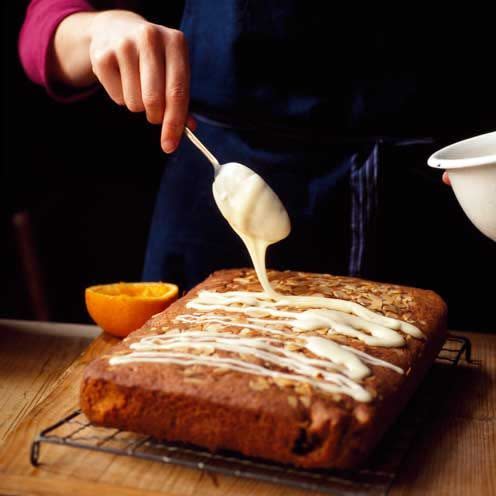 Blackberry tray bake - best afternoon tea recipes 2022