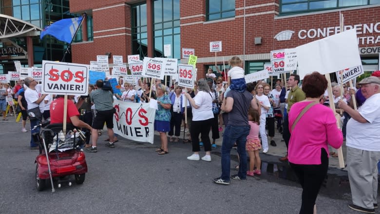 Vanier man files complaint over mayor's handling of shelter move