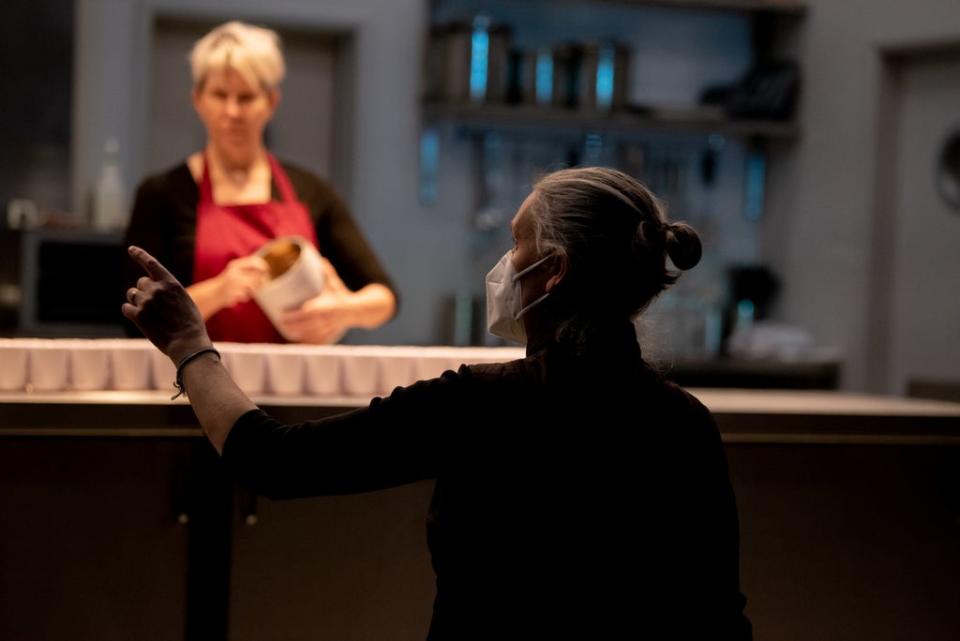 Katie Mitchell in rehearsals with Joyce DiDonato (Camilla Greenhill)