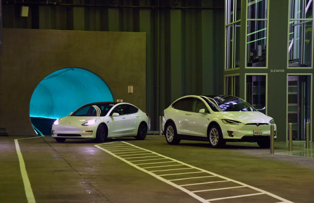 CES crowds zip underground via Boring's LVCC Loop tunnel