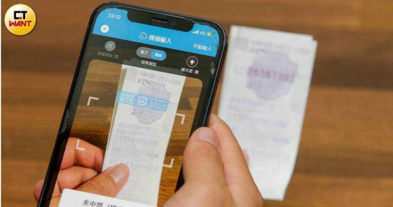 有網友認為雲端發票越來越難中。（示意圖／黃耀徵攝）