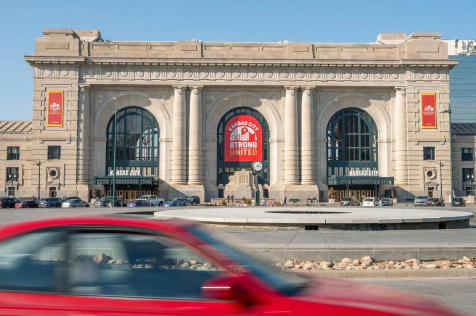 A week after the mass shooting at the Chiefs rally, a Kansas City Strong banner hung outside Union Station in support of victims.