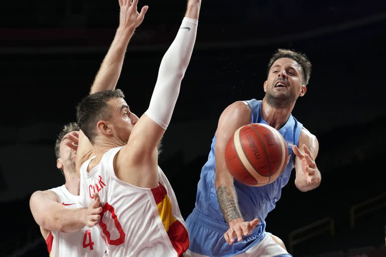 Nicolas Laprovittola que jugará en Barcelona, no estará disponible porque el club español jugará Euroliga, otra competencia que no se detiene durante las fechas de la FIBA