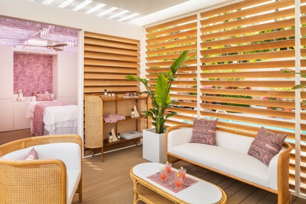 The Pool Cabanas at the Beverly Hills Hotel Are Iconic — and They Just Got  a Hot Girl Summer Makeover