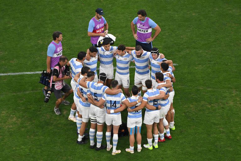 Varios motivos tienen los Pumas para jugar a fondo en el Stade de France: la rivalidad con Inglaterra, cerrar con un buen balance su paso por el Mundial de Francia y despedir con alegría a varios ilustres compañeros que hicieron historia con la camiseta argentina.