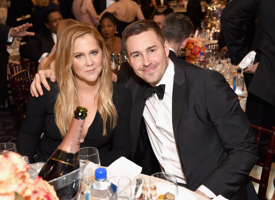 Amy Schumer and Ben Hanisch attend the 2017 Golden Globe Awards. (Photo: Getty Images)