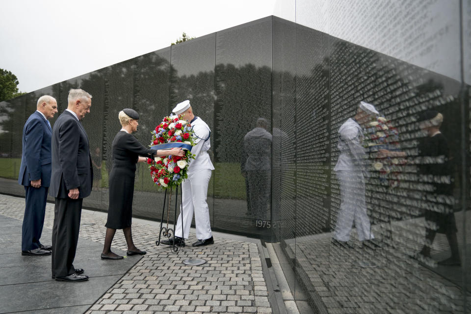 Memorial tributes to John McCain