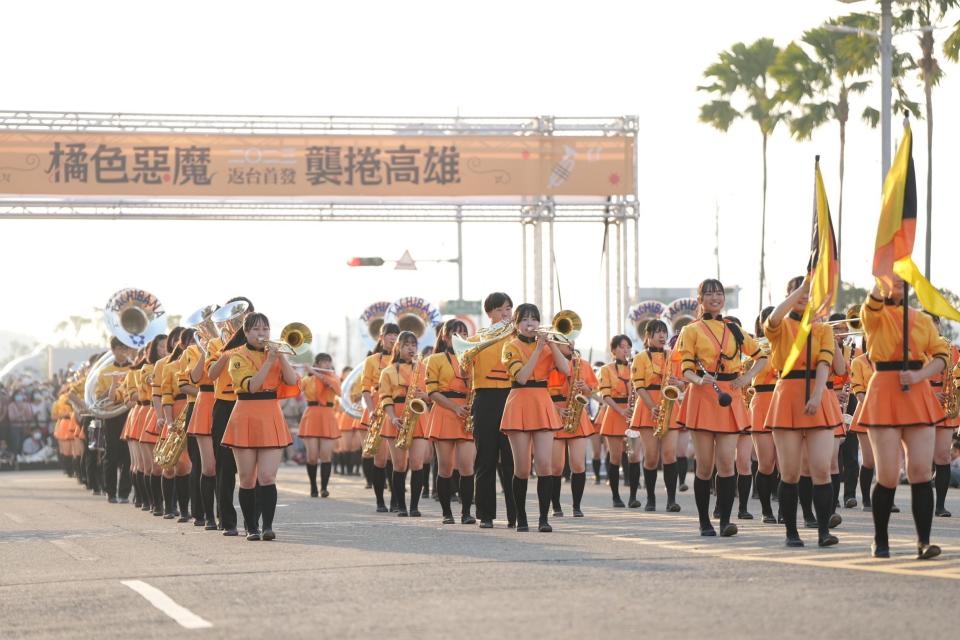 橘高校吹奏樂部連續帶來多首青春歡樂、活力節奏的經典曲目。圖/高雄市政府提供