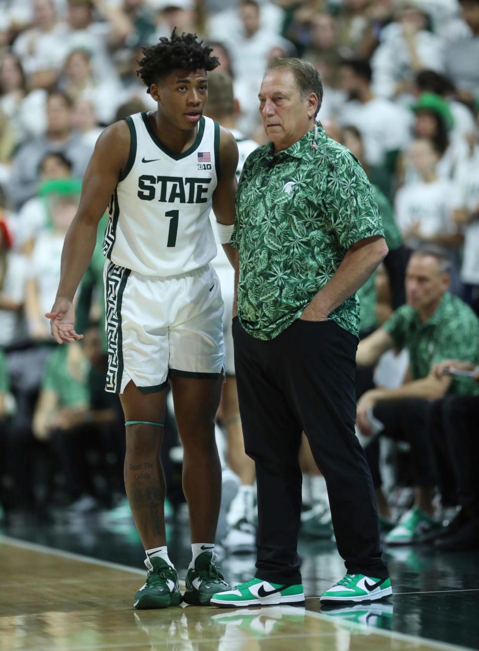 Tom Izzo talks with Michigan State Spartans guard Jeremy Fears Jr. (1) during action against the Tennessee Volunteers at Breslin Center in East Lansing on Sunday, Oct. 29, 2023.
