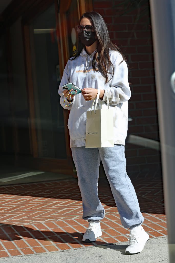 Olivia Munn strolls on January 26, 2022. - Credit: P&P / MEGA