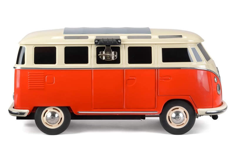 日本Camshop網站日前推出Volkswagen T1造型的行動冰箱。