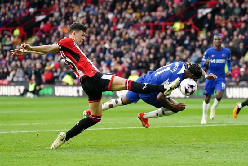 Chelsea’s Noni Madueke (R) is tackled by Sheffield United's Anel Ahmedhodzic during the English Premier League soccer match between Sheffield United and Chelsea at Bramall Lane. Mike Egerton/PA Wire/dpa