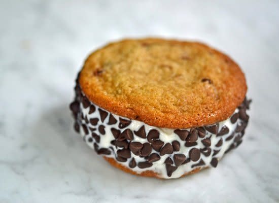 <strong>Get the <a href="http://glutenfreeonashoestring.com/chipwich-thin-chewy-chocolate-chip-ice-cream-sandwich/" target="_hplink">Chipwich Thin & Chewy Chocolate Chip Ice Cream Sandwich recipe</a> by Gluten Free On A Shoestring</strong>