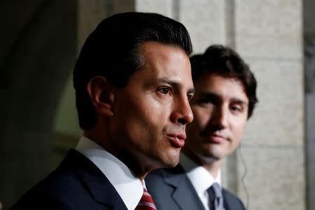 Mexico's President Enrique Pena Nieto (L) speaks during a news conference with Canada's Prime Minister Justin Trudeau on Parliament Hill in Ottawa, Ontario, Canada, June 28, 2016. REUTERS/Chris Wattie